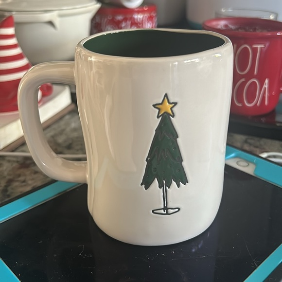 Rae Dunn “MERRY & BRIGHT” Holiday Mug Green & White 🔔🎅🏼 - Picture 2 of 5